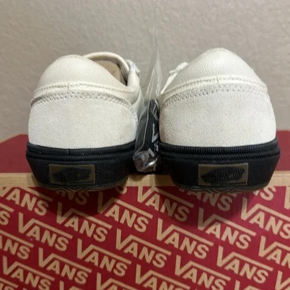 Vans Gilbert Crockett Antique white black men’s size 6.5